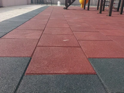 Toprak Üzerine Kauçuk Karo Döşenir mi?