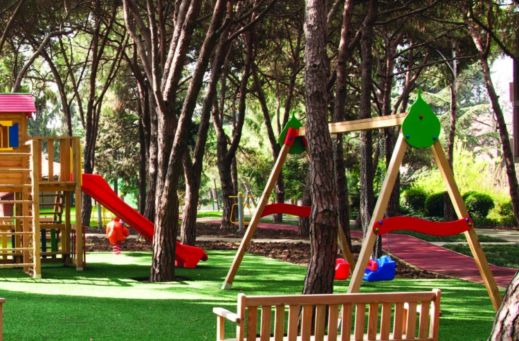 Ağaçlık Alan Ahşap Oyun Parkı