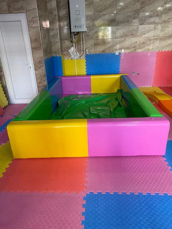 Renkli Kenarlı Kum Havuzu 200x200 cm
