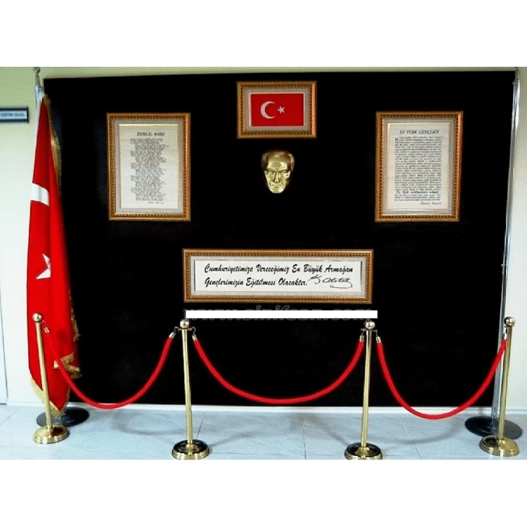 Altın Çerçeveli Atatürk Büstlü Köşe