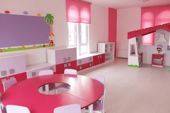 Pembe Mor Anaokulu Sınıf Konsepti Ortası Boşluklu Masalı