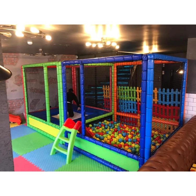 Renkli Trambolinli Top Havuzu 400x200