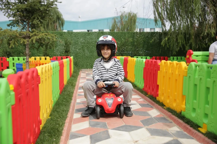 king-car-ilk-arabam-kirmizi-2