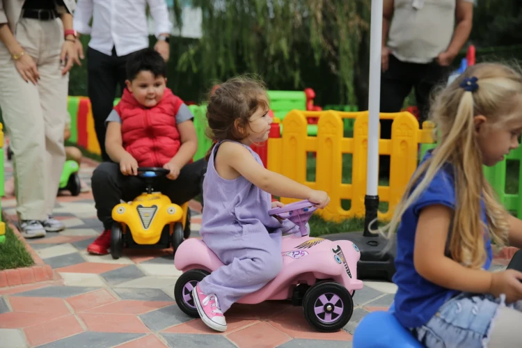 king-car-ilk-arabam-pembe-2