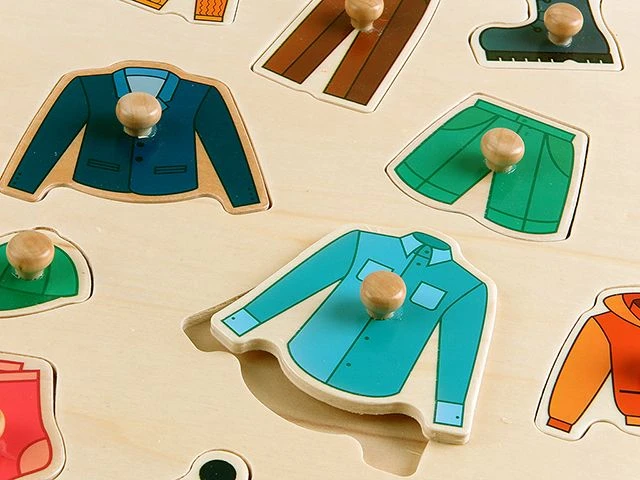 30X30 Ahşap Kıyafetler Puzzle – açılı görünüm