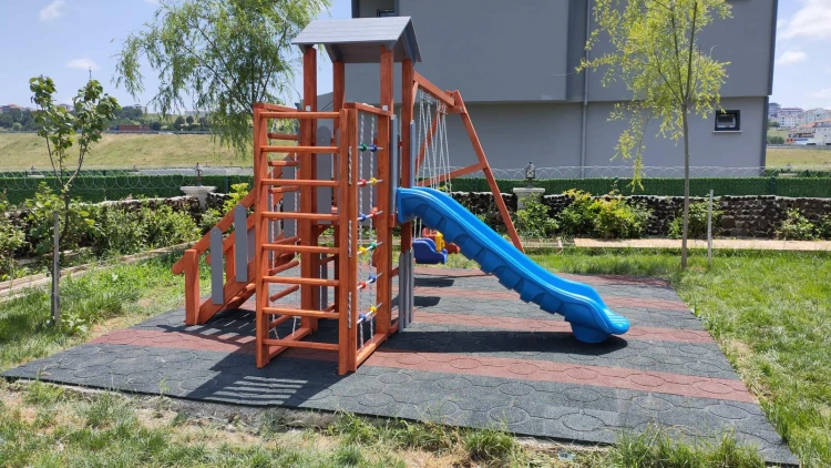 Merdivenli Kule Kaydırak Grubu 9x5 m - görsel 2